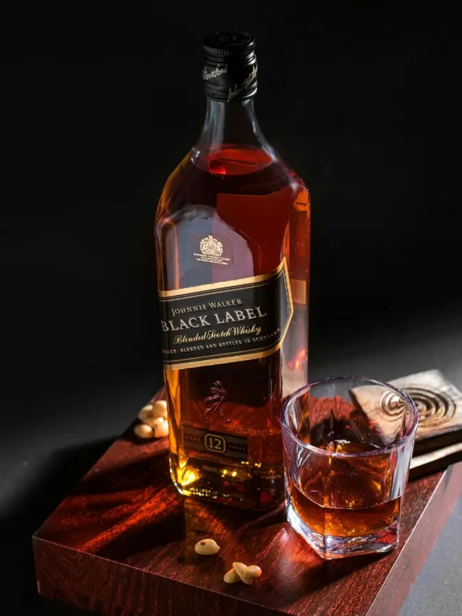 JOHNNIE WALKER 12 ans Black Label 40% - 0.7 - Scotland - Maison du